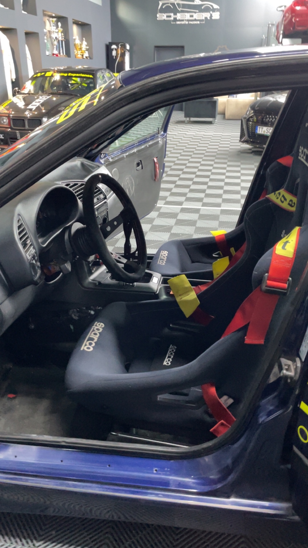 Sparco bucket seats and roll cage interior of the Scheider's Motorsport BMW E36